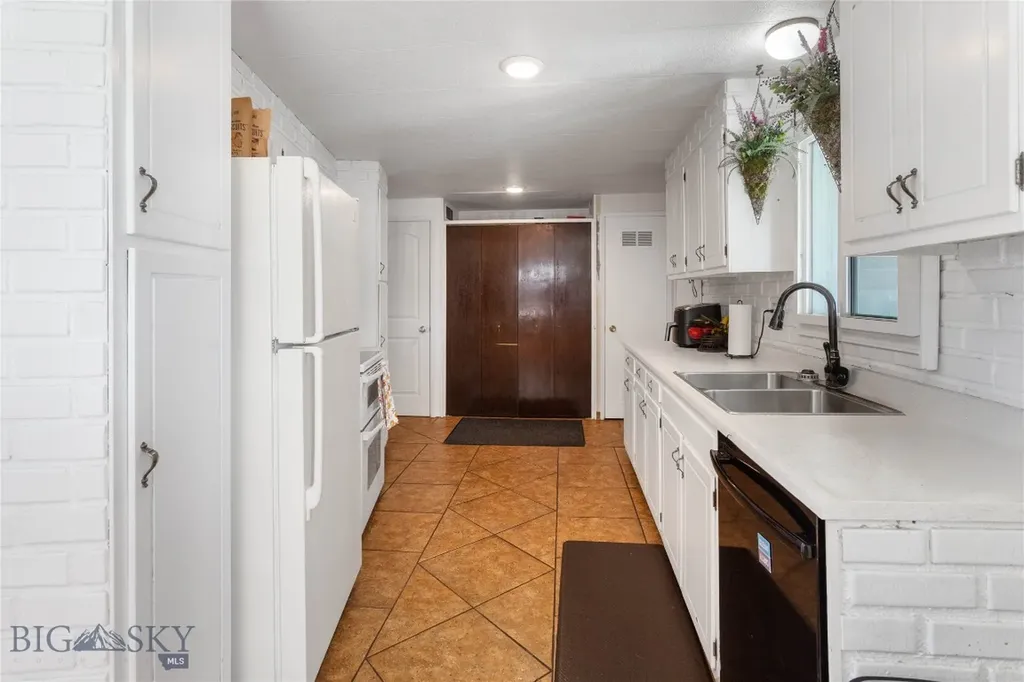 2530 Kossuth Butte MT 59701