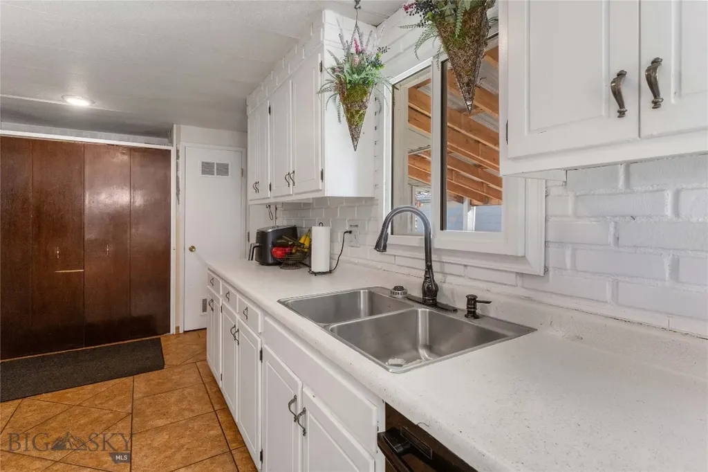 2530 Kossuth Butte MT 59701