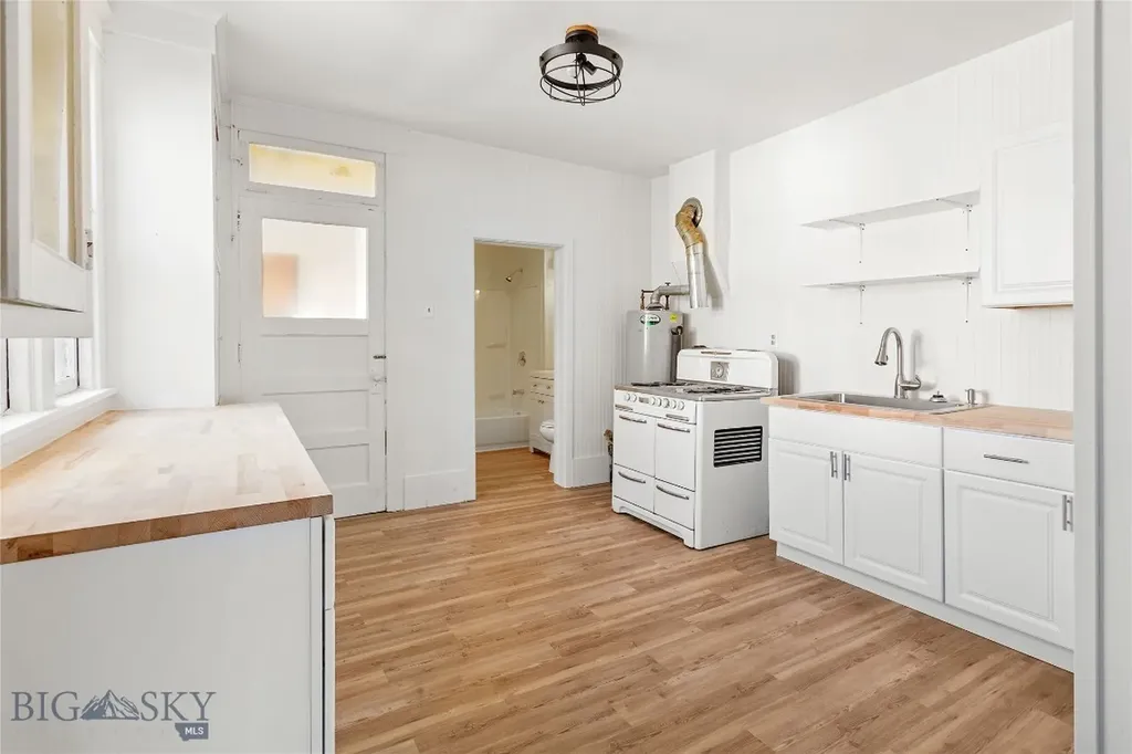 1404 S Warren Butte MT 59701