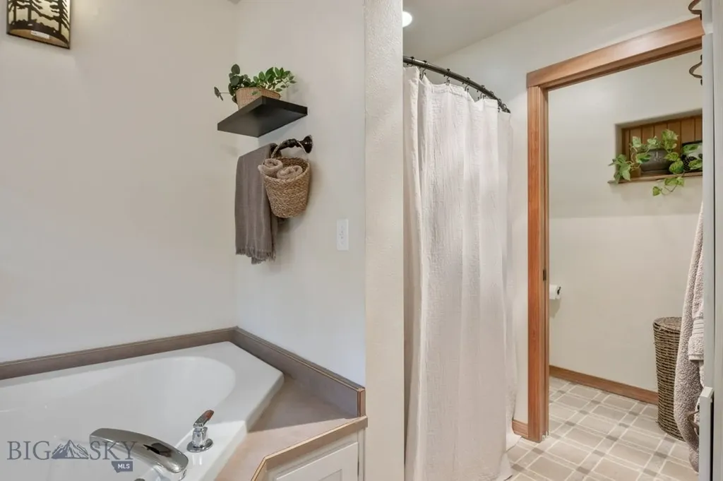 14300 Cambridge Road Bonner MT 59823