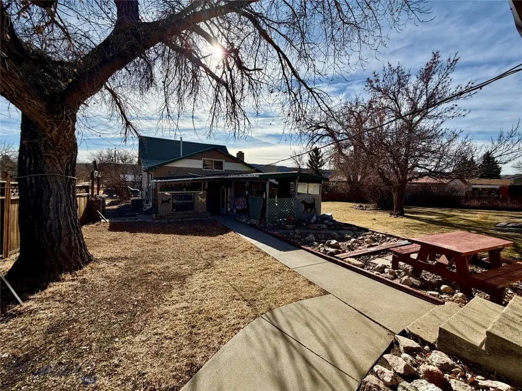 1122 Saint Charles Street Fort Benton MT 59442