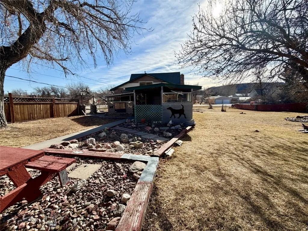 1122 Saint Charles Street Fort Benton MT 59442