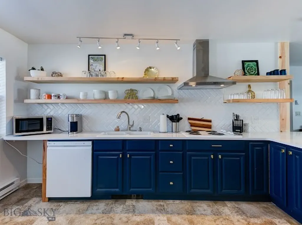 305 Lathrop Street W Clyde Park MT 59018