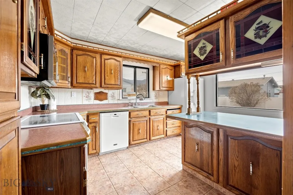 2422 Argyle Butte MT 59701