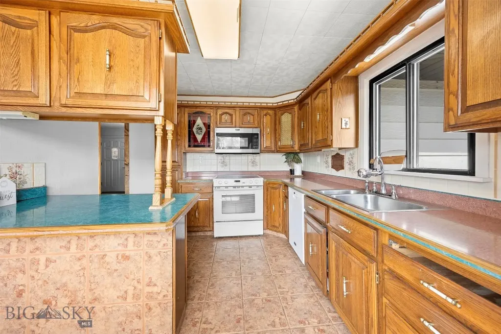 2422 Argyle Butte MT 59701