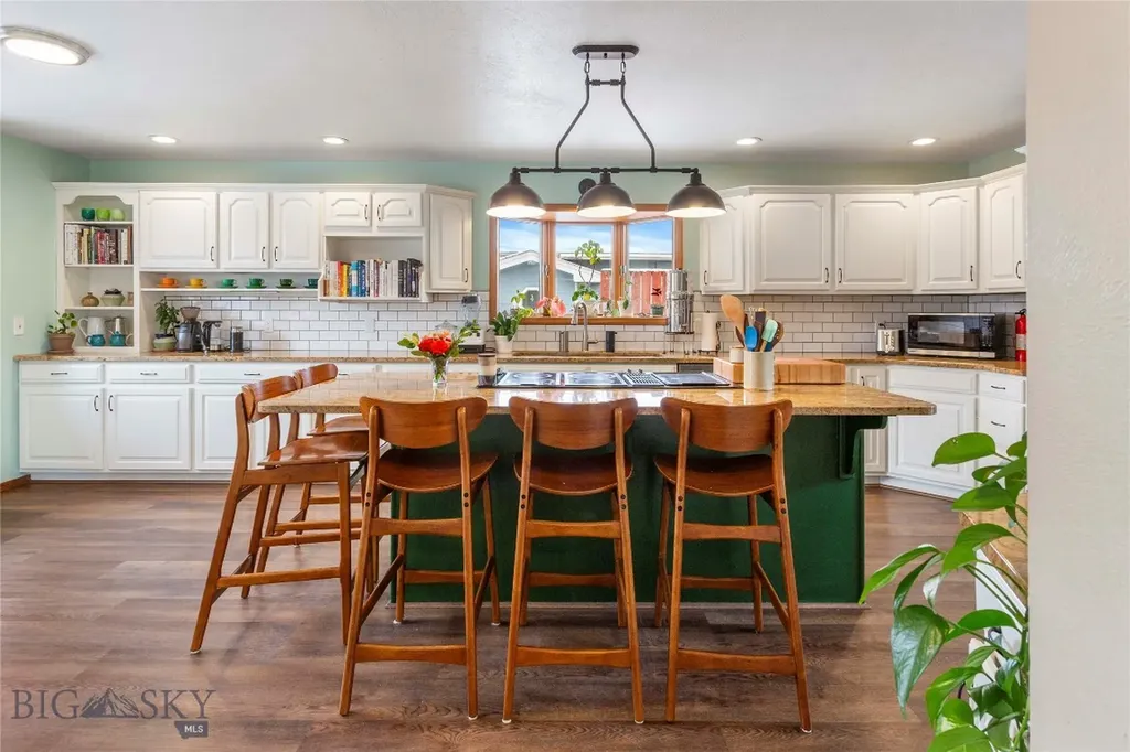 1920 Aberdeen Butte MT 59701