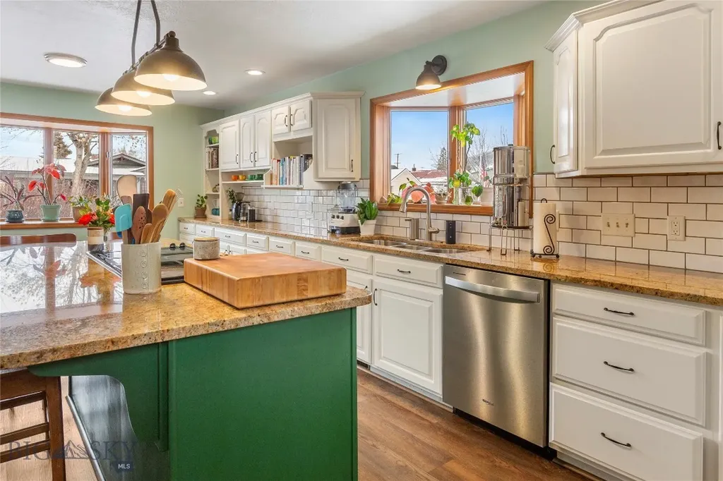 1920 Aberdeen Butte MT 59701
