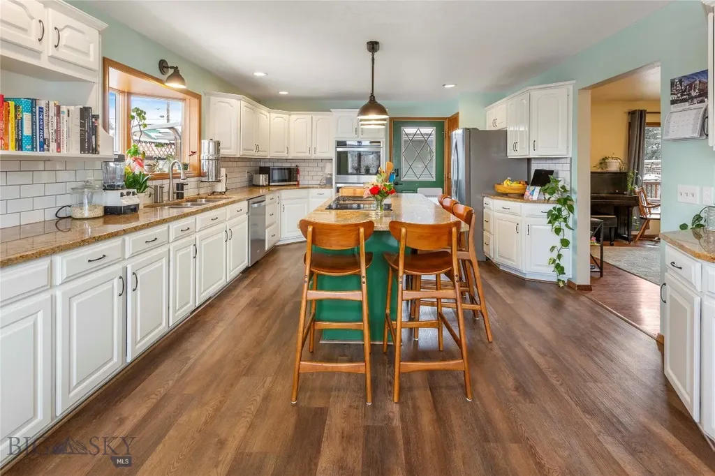 1920 Aberdeen Butte MT 59701