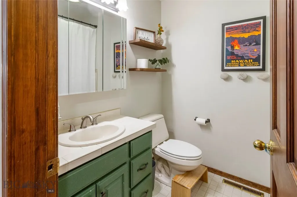 1920 Aberdeen Butte MT 59701