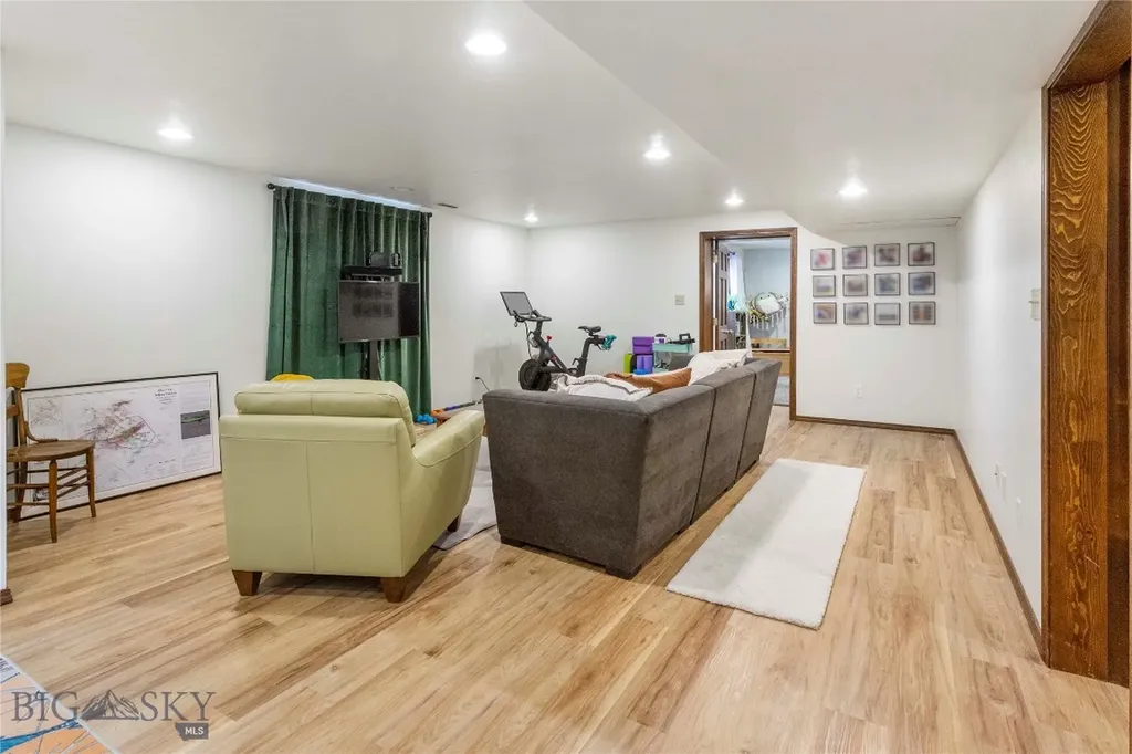1920 Aberdeen Butte MT 59701