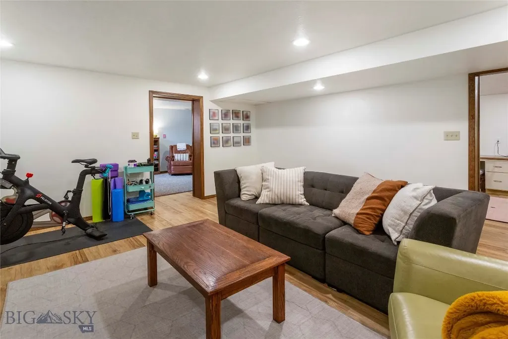 1920 Aberdeen Butte MT 59701