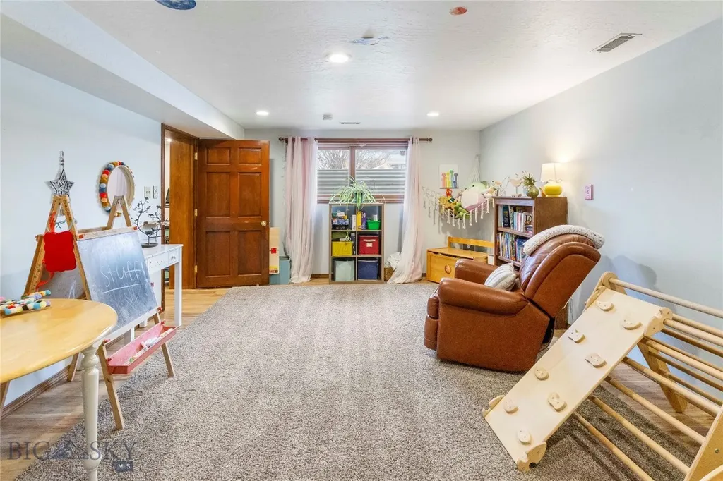 1920 Aberdeen Butte MT 59701