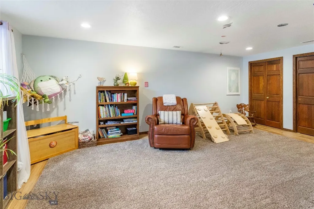 1920 Aberdeen Butte MT 59701
