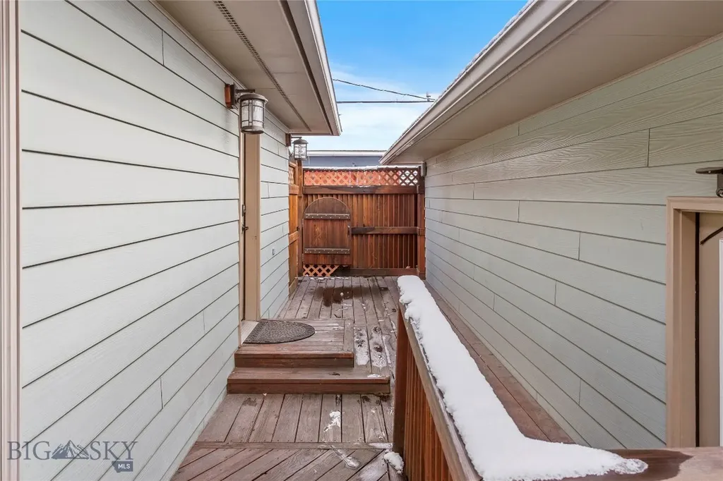 1920 Aberdeen Butte MT 59701