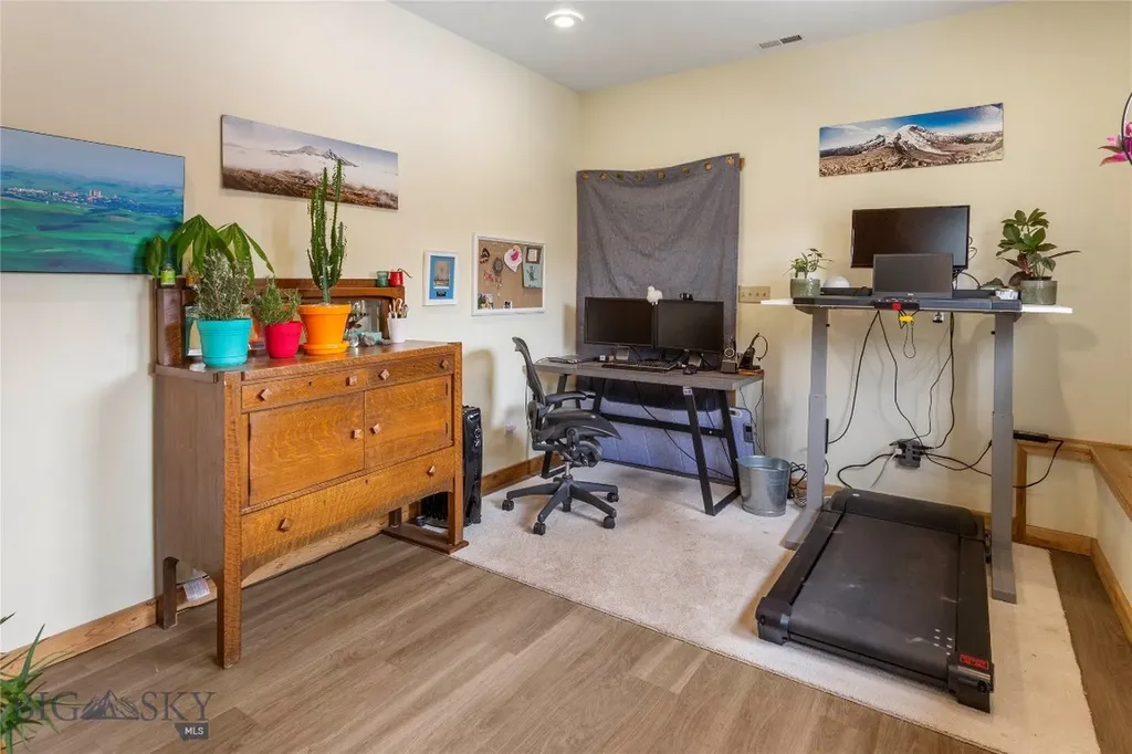 1920 Aberdeen Butte MT 59701