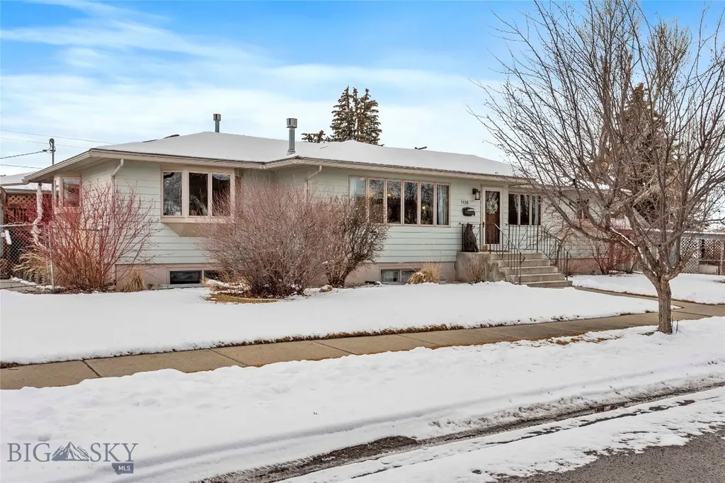 1920 Aberdeen Butte MT 59701