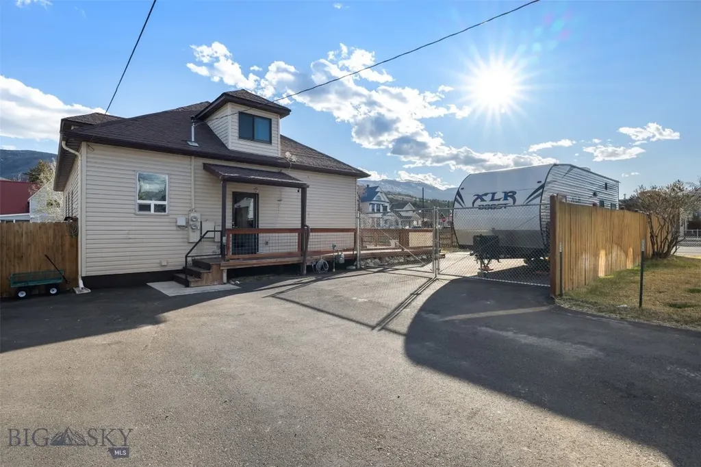 320 & 318 W 3rd Street Anaconda MT 59711