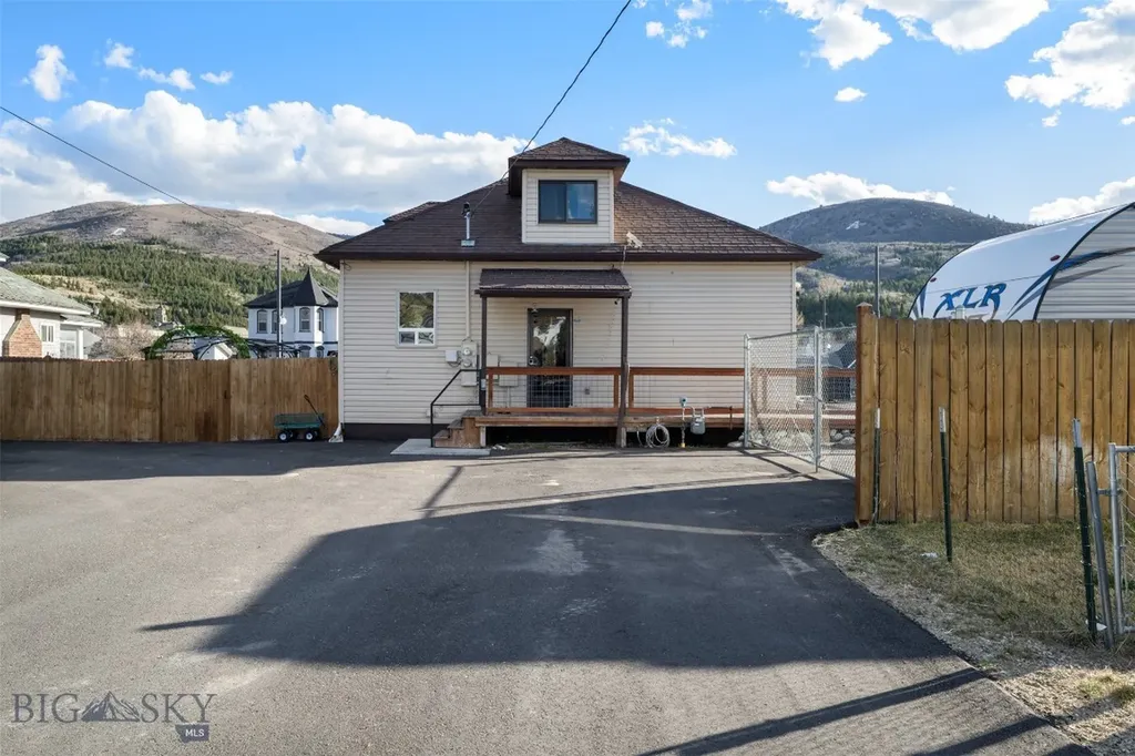 320 & 318 W 3rd Street Anaconda MT 59711
