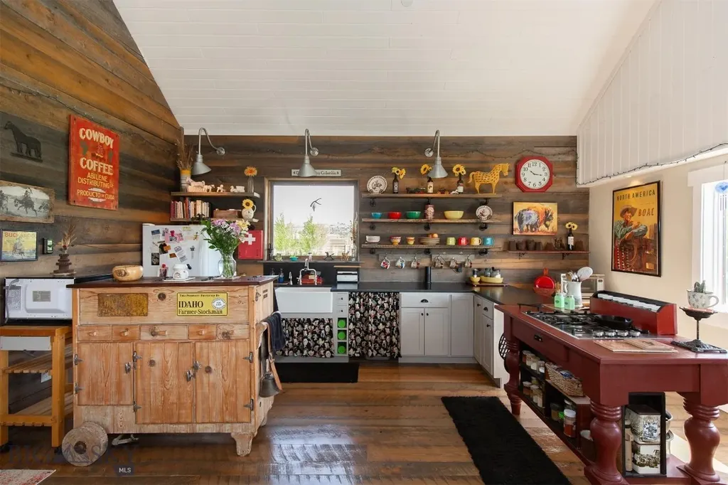 49 Redtail Hawk Road Mcallister MT 59740
