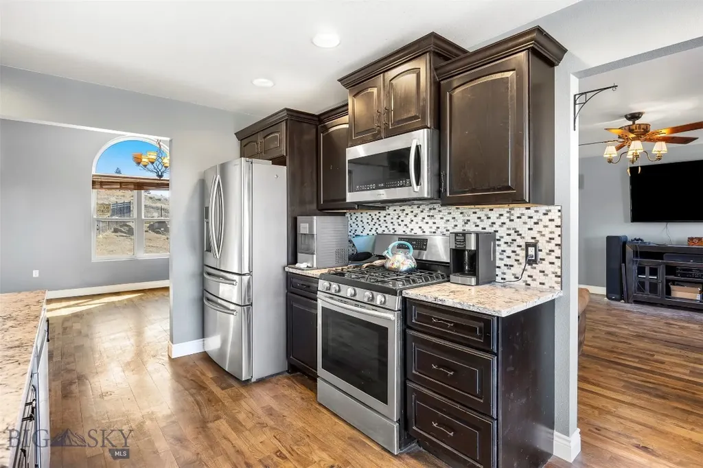85 Poormans Butte MT 59701