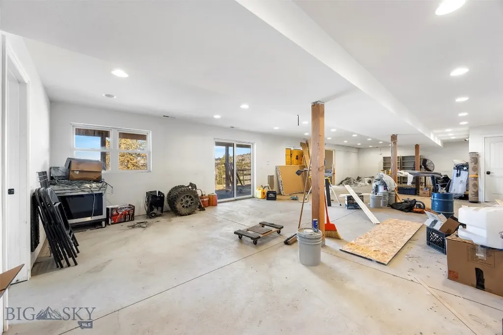 85 Poormans Butte MT 59701