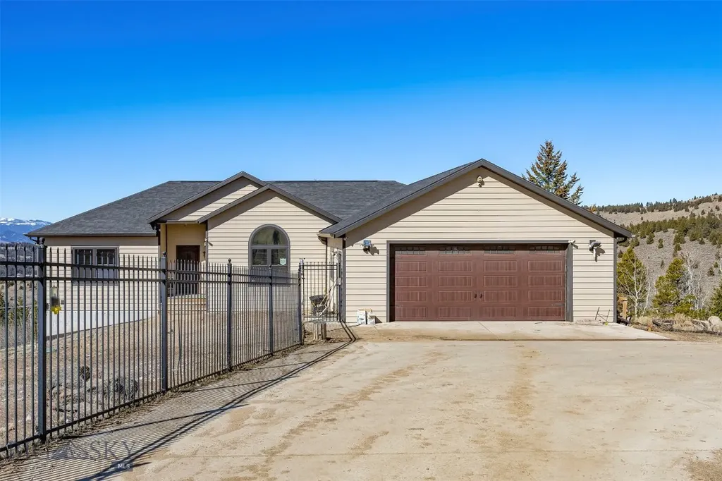 85 Poormans Butte MT 59701