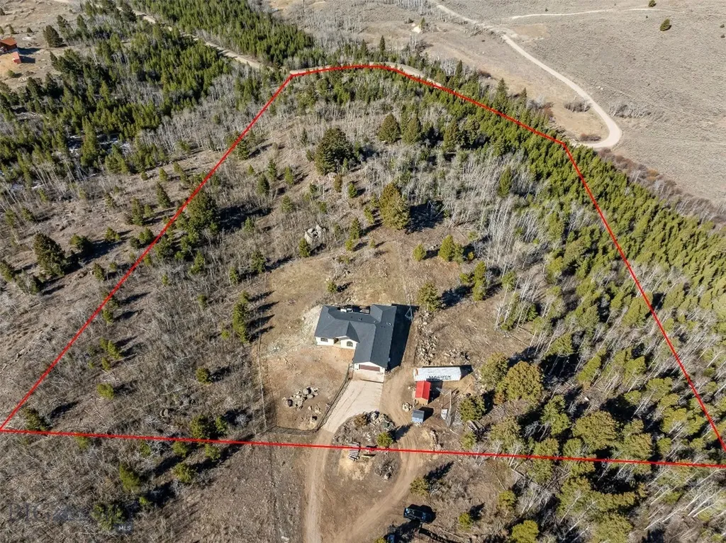 85 Poormans Butte MT 59701