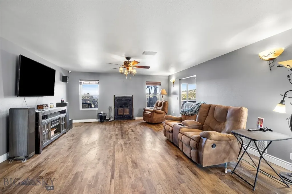 85 Poormans Butte MT 59701