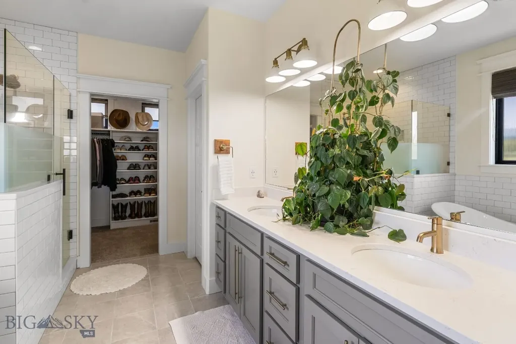 37 Cinnamon Bear Court Gallatin Gateway MT 59730