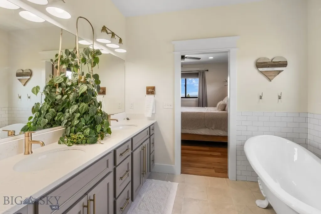 37 Cinnamon Bear Court Gallatin Gateway MT 59730