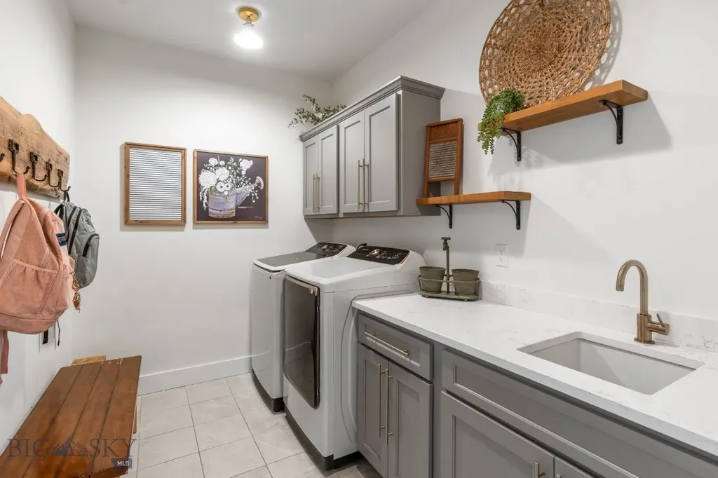 37 Cinnamon Bear Court Gallatin Gateway MT 59730