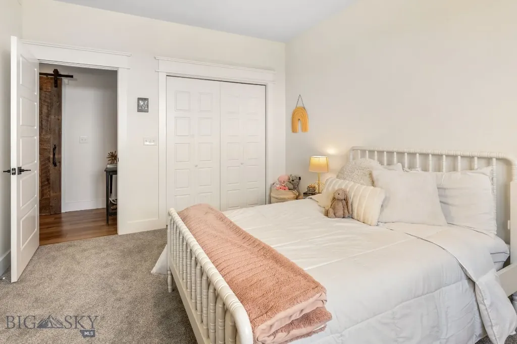 37 Cinnamon Bear Court Gallatin Gateway MT 59730