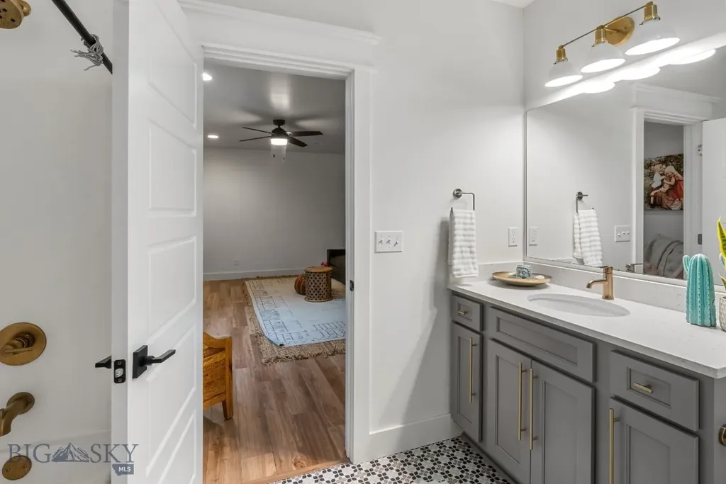 37 Cinnamon Bear Court Gallatin Gateway MT 59730