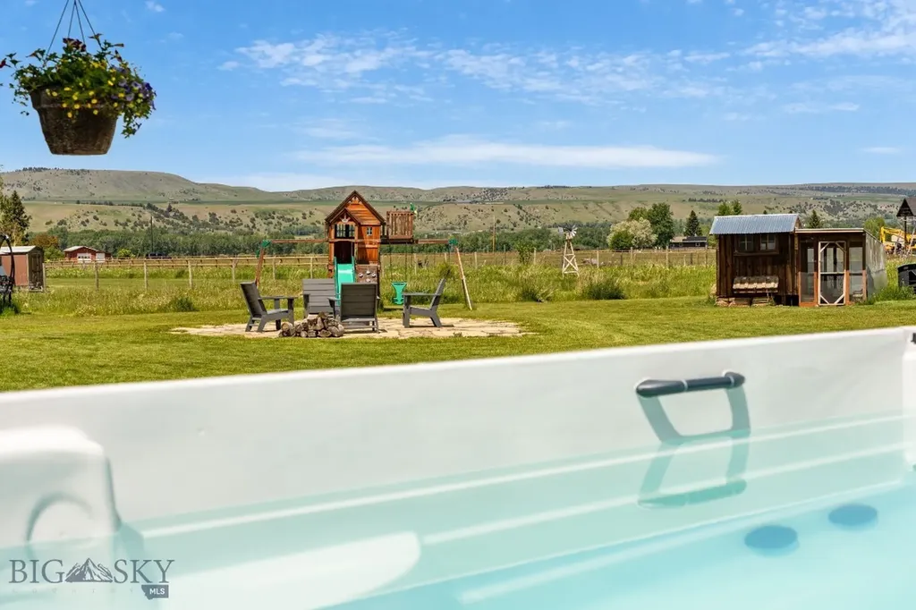 37 Cinnamon Bear Court Gallatin Gateway MT 59730