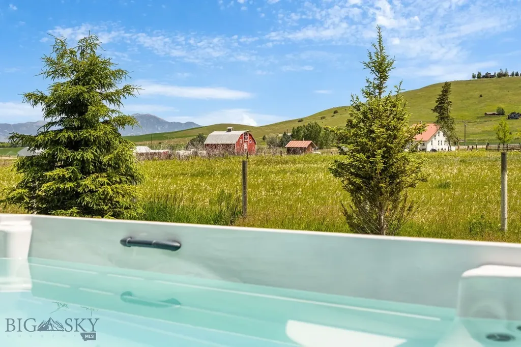 37 Cinnamon Bear Court Gallatin Gateway MT 59730