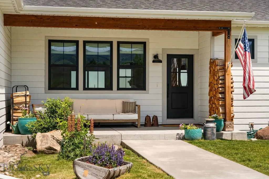 37 Cinnamon Bear Court Gallatin Gateway MT 59730
