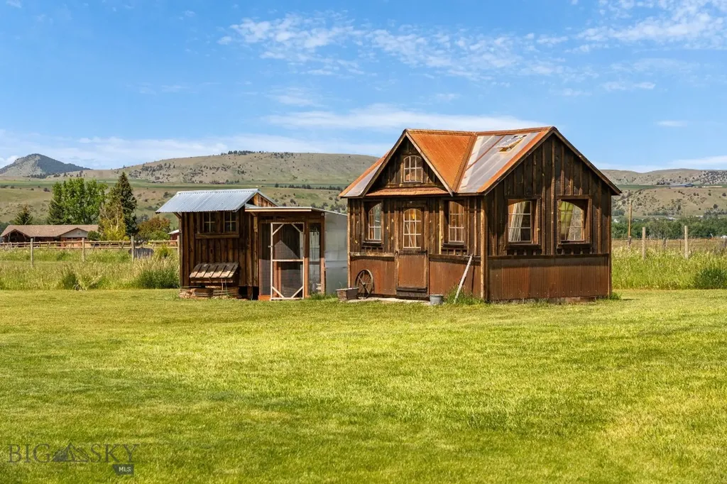 37 Cinnamon Bear Court Gallatin Gateway MT 59730