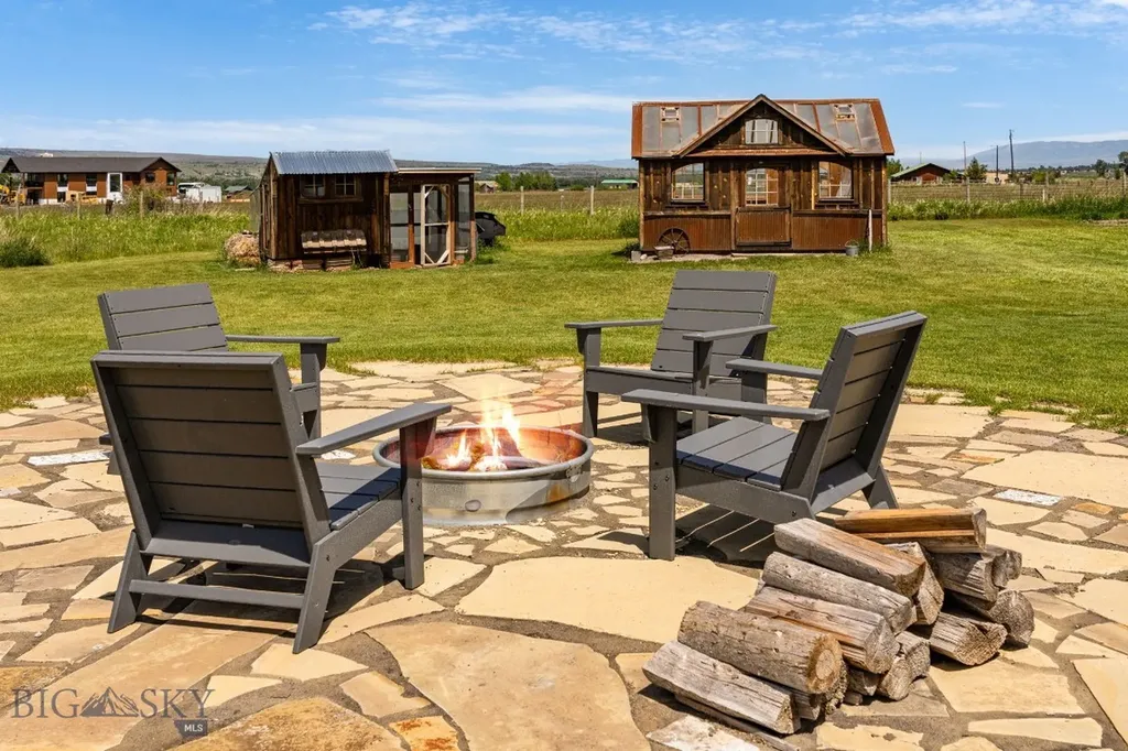37 Cinnamon Bear Court Gallatin Gateway MT 59730