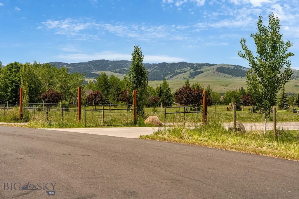 37 Cinnamon Bear Court Gallatin Gateway MT 59730