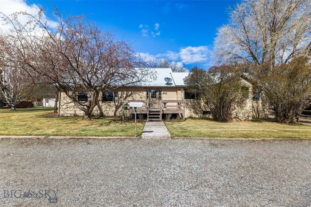 200 E Armitage Ennis MT 59729