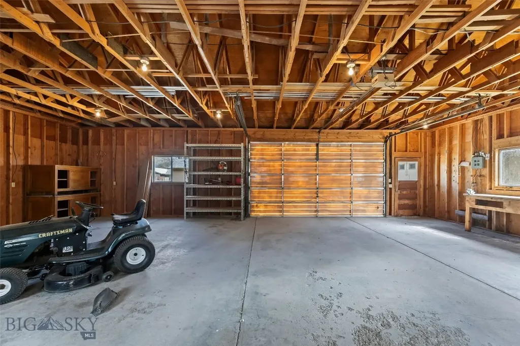 200 E Armitage Ennis MT 59729