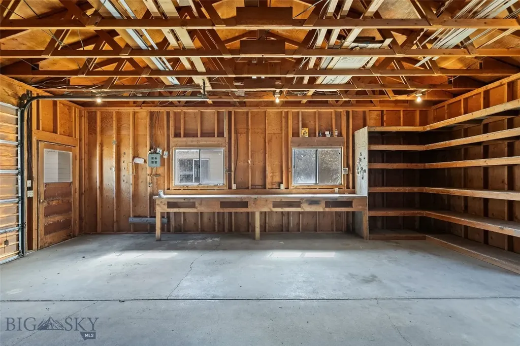 200 E Armitage Ennis MT 59729