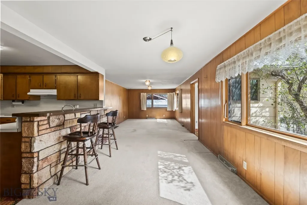 200 E Armitage Ennis MT 59729