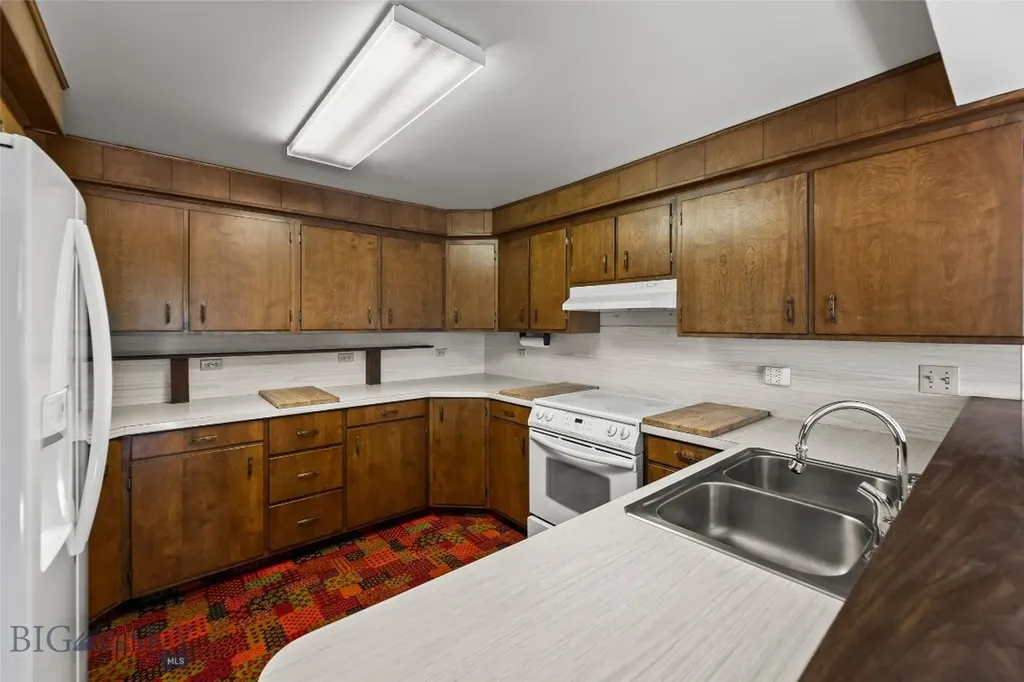 200 E Armitage Ennis MT 59729