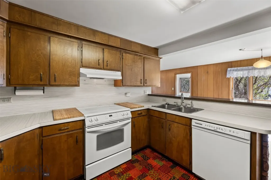 200 E Armitage Ennis MT 59729