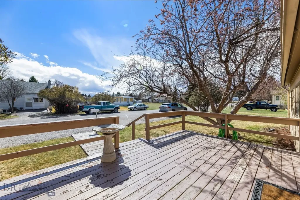 200 E Armitage Ennis MT 59729