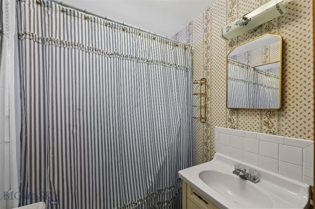 200 E Armitage Ennis MT 59729