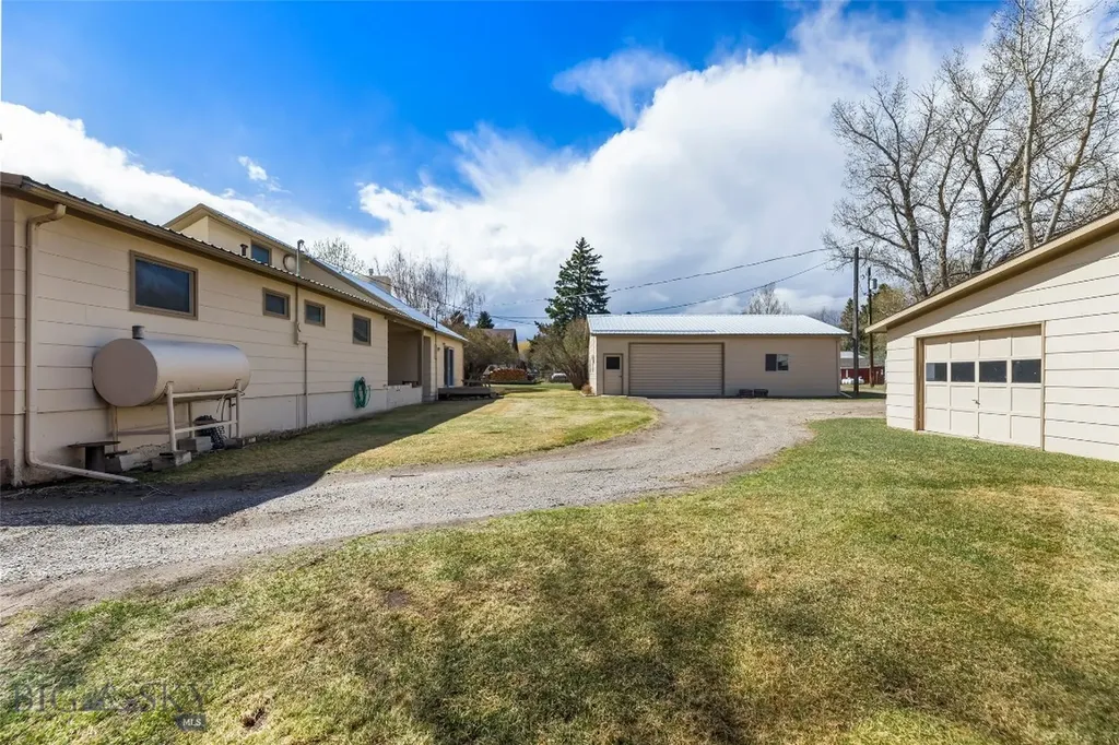 200 E Armitage Ennis MT 59729