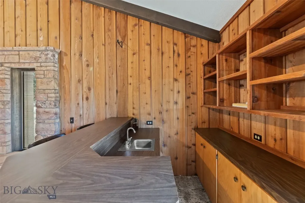 200 E Armitage Ennis MT 59729