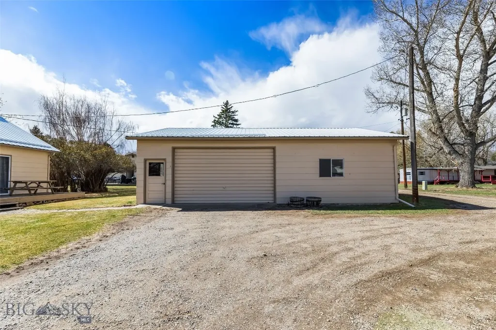 200 E Armitage Ennis MT 59729